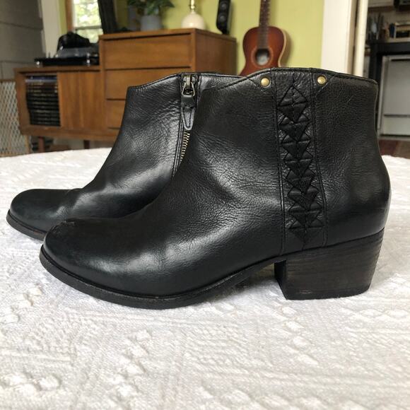 Clarks Maypearl Fawn Fashion Leather Ankle Boot Women’s Size 7 Western Moto Boho - Picture 1 of 15